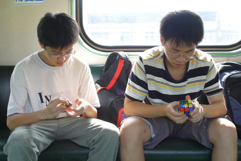 台灣鐵路旅遊攝影電車-區間車交談的旅客2005攝影照片5